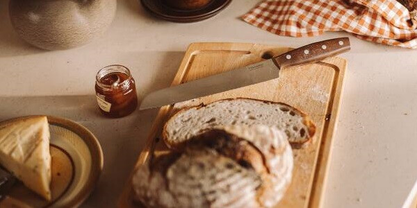 Кухонні ножі з дерев'яною ручкою