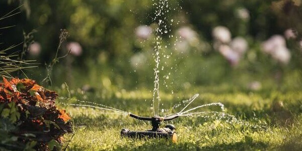 Распылитель воды для полива газона