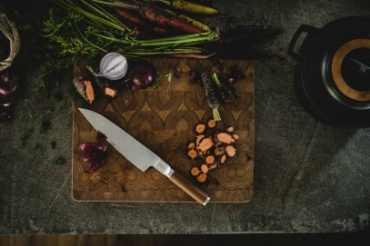 Огромный кухонный нож