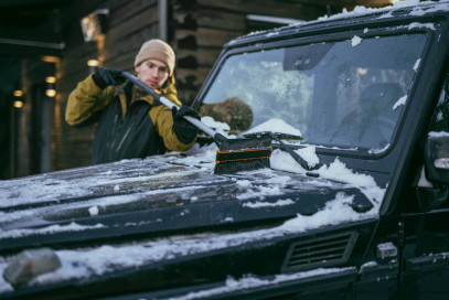 Щітка-скребок телескопічна поворотна Fiskars X-series™ (1078492), фото 8