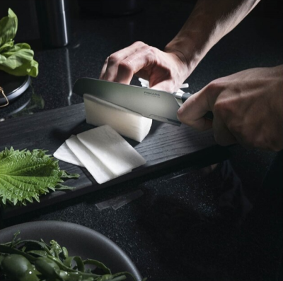 Ніж Fiskars Taiten Santoku 16см, фото 6